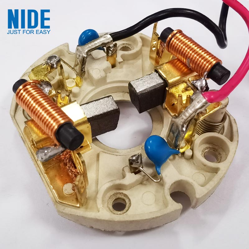 Як вугільні щітки покращують продуктивність двигуна та довговічність